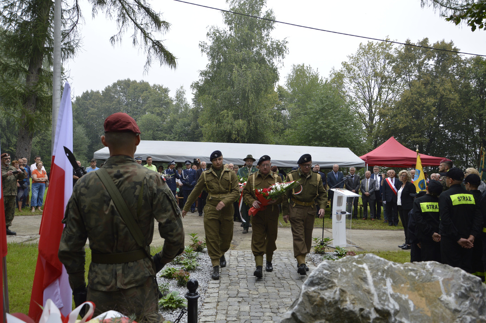 Upamiętnienie 10 bezimiennych Polaków rozstrzelanych przez Niemców w czerwcu 1942 r. w Międzyrzeczu Górnym, 23 sierpnia 2023. Fot.: UG Jasienica