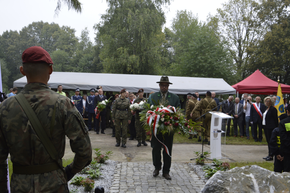 Upamiętnienie 10 bezimiennych Polaków rozstrzelanych przez Niemców w czerwcu 1942 r. w Międzyrzeczu Górnym, 23 sierpnia 2023. Fot.: UG Jasienica