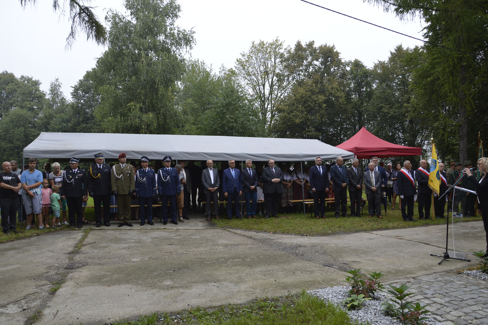 Upamiętnienie 10 bezimiennych Polaków rozstrzelanych przez Niemców w czerwcu 1942 r. w Międzyrzeczu Górnym, 23 sierpnia 2023. Fot.: UG Jasienica