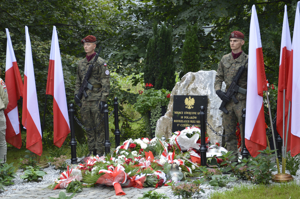 Upamiętnienie 10 bezimiennych Polaków rozstrzelanych przez Niemców w czerwcu 1942 r. w Międzyrzeczu Górnym, 23 sierpnia 2023. Fot.: UG Jasienica