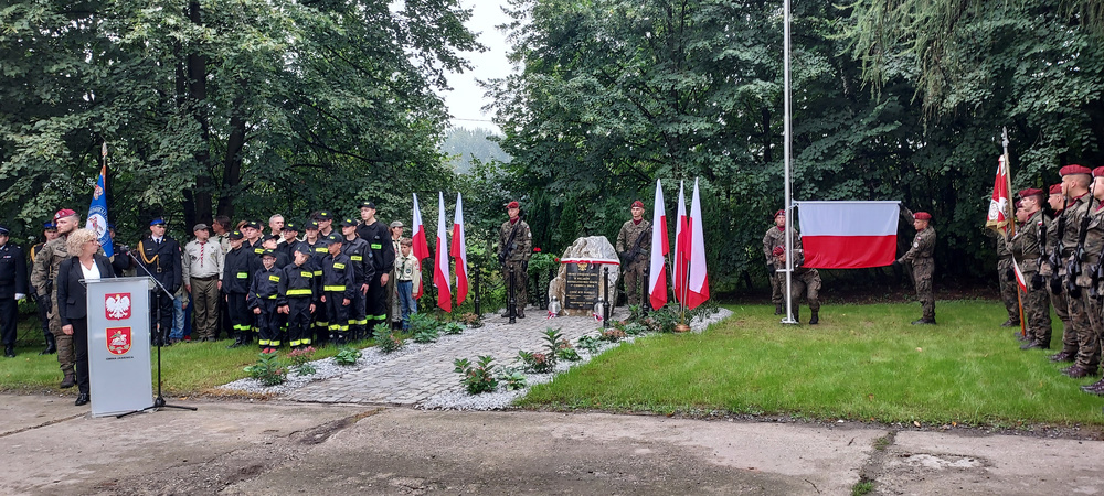 Upamiętnienie 10 bezimiennych Polaków rozstrzelanych przez Niemców w czerwcu 1942 r. w Międzyrzeczu Górnym, 23 sierpnia 2023. Fot.: UG Jasienica