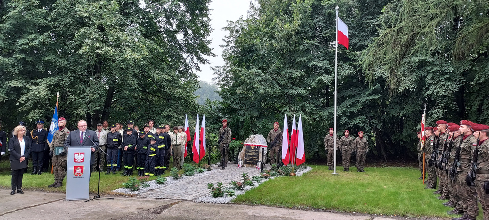 Upamiętnienie 10 bezimiennych Polaków rozstrzelanych przez Niemców w czerwcu 1942 r. w Międzyrzeczu Górnym, 23 sierpnia 2023. Fot.: UG Jasienica