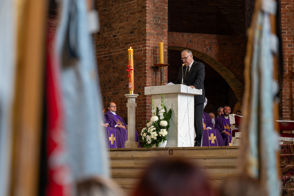 Uroczysty pogrzeb zmarłego księdza infułata Pawła Pyrchały - Zabrze, 26 sierpnia 2023 r. Fot.: IPN K. Łojko