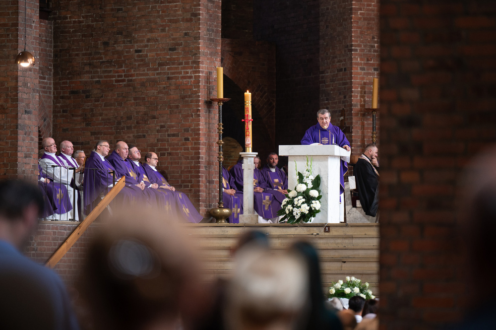 Uroczysty pogrzeb zmarłego księdza infułata Pawła Pyrchały - Zabrze, 26 sierpnia 2023 r. Fot.: IPN K. Łojko