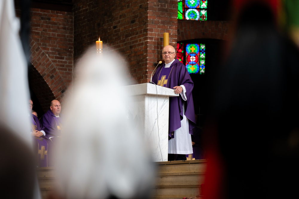 Uroczysty pogrzeb zmarłego księdza infułata Pawła Pyrchały - Zabrze, 26 sierpnia 2023 r. Fot.: IPN K. Łojko