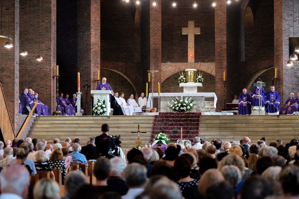 Uroczysty pogrzeb zmarłego księdza infułata Pawła Pyrchały - Zabrze, 26 sierpnia 2023 r. Fot.: IPN K. Łojko
