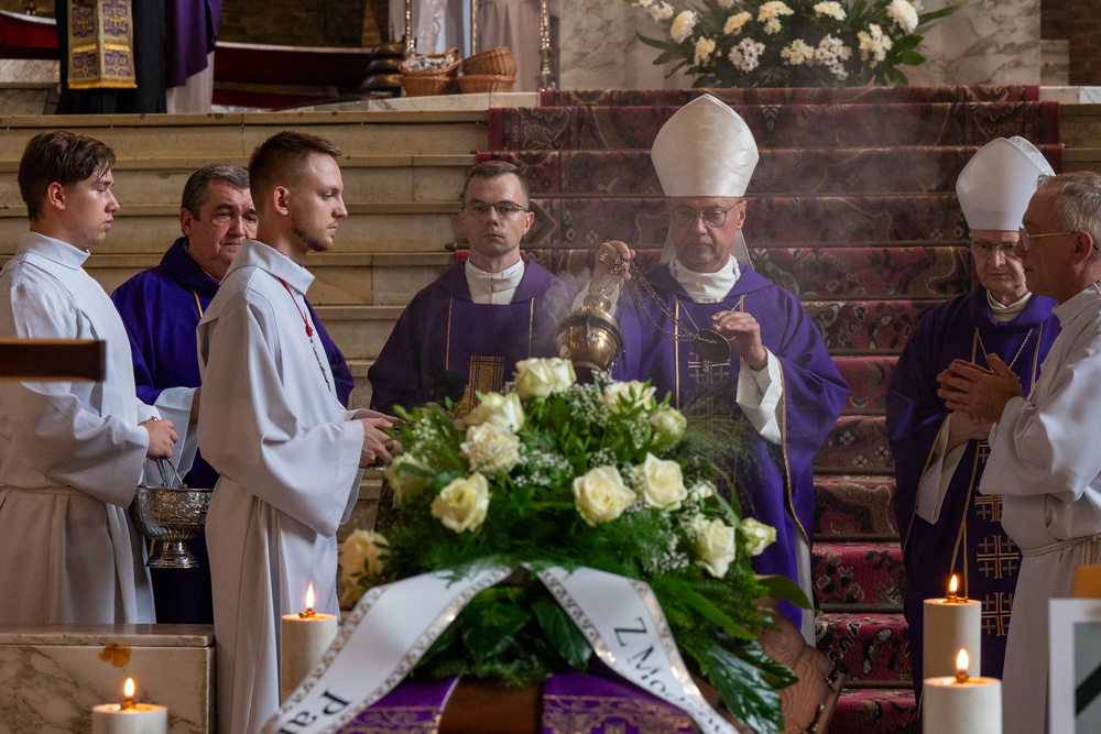 Uroczysty pogrzeb zmarłego księdza infułata Pawła Pyrchały - Zabrze, 26 sierpnia 2023 r. Fot.: IPN K. Łojko