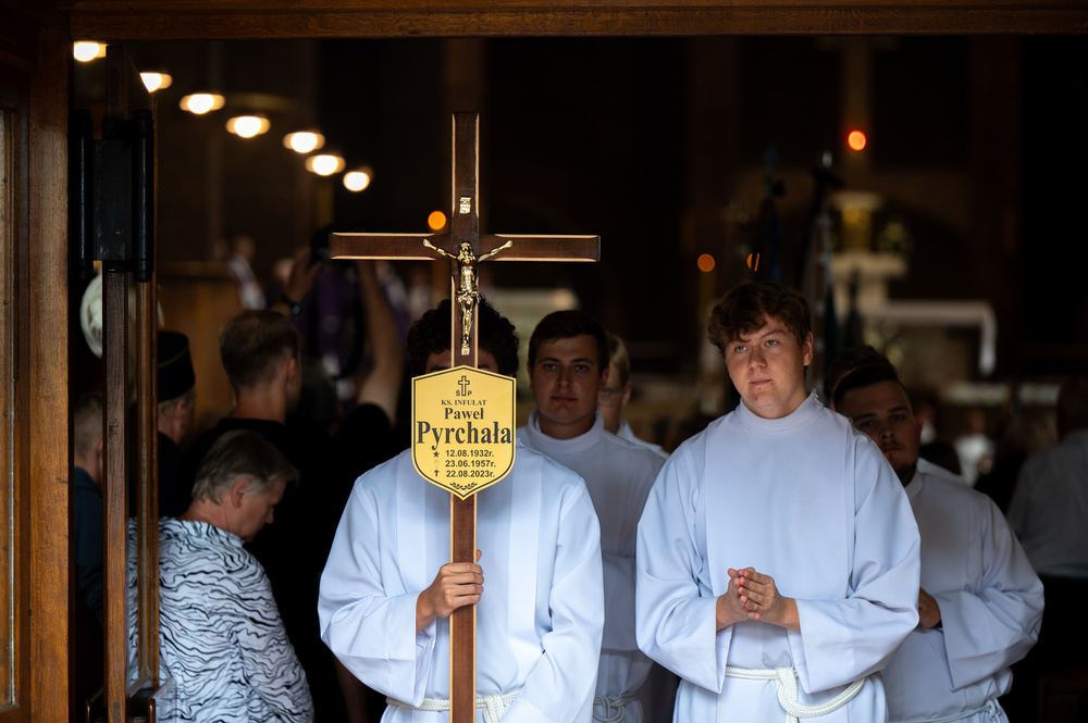 Uroczysty pogrzeb zmarłego księdza infułata Pawła Pyrchały - Zabrze, 26 sierpnia 2023 r. Fot.: IPN K. Łojko