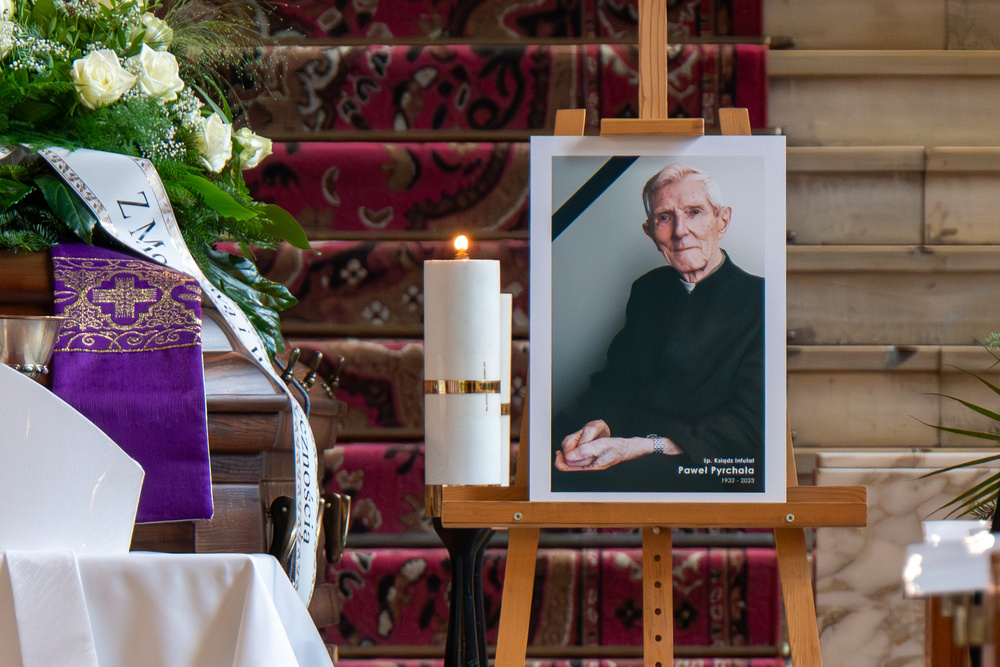 Uroczysty pogrzeb zmarłego księdza infułata Pawła Pyrchały - Zabrze, 26 sierpnia 2023 r. Fot.: IPN K. Łojko