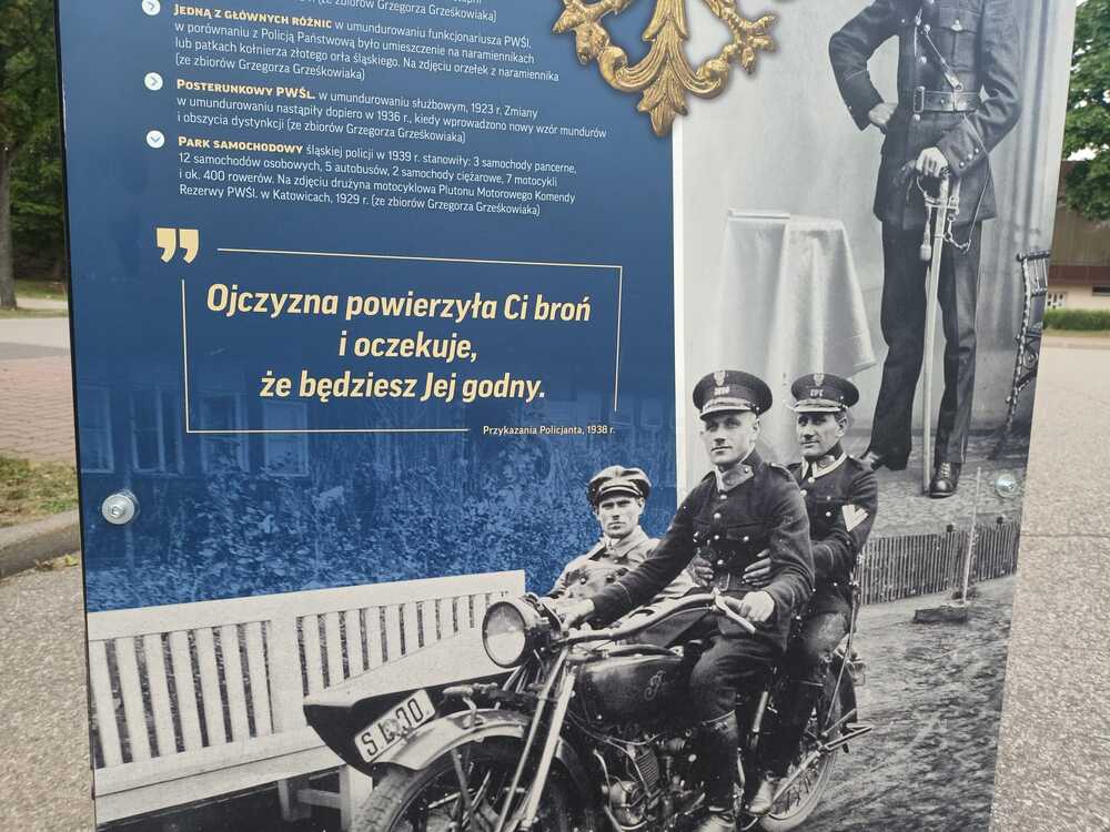 Prezentacja wystawy „Pamiętaj, że nosisz mundur…” w Centrum Szkolenia Policji w Legionowie. fot. Dariusz Rajski