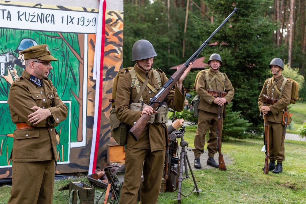 Odsłonięcie muralu poświęconego żołnierzom Straży Granicznej i 74 Górnośląskiego Pułku Piechoty. Fot. Michał Figzał (Stowarzyszenie Historyczne Reduta Częstochowa)