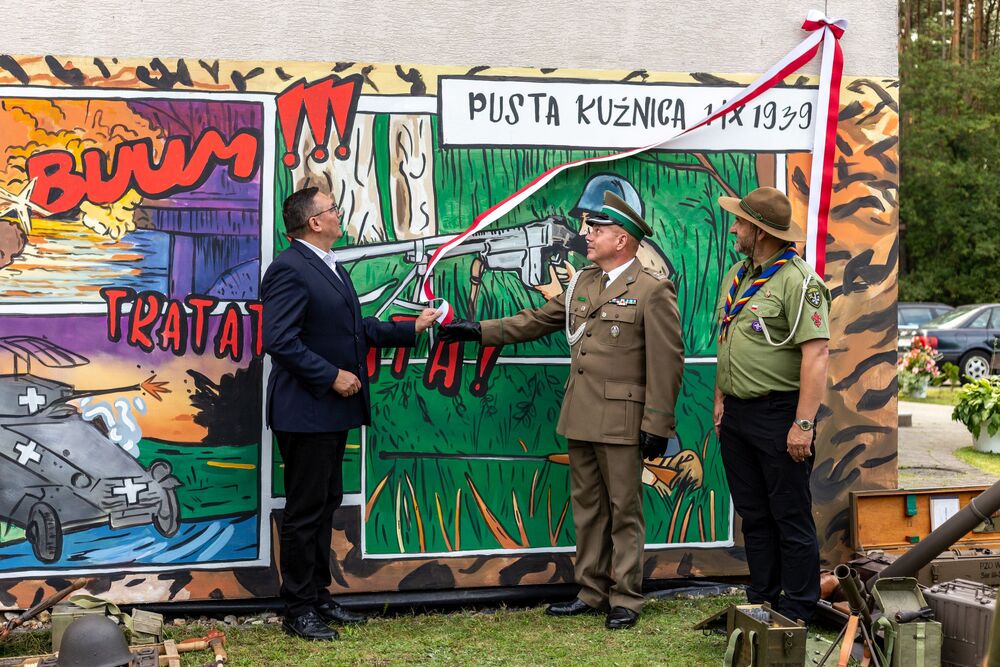 Odsłonięcie muralu poświęconego żołnierzom Straży Granicznej i 74 Górnośląskiego Pułku Piechoty. Fot. Michał Figzał (Stowarzyszenie Historyczne Reduta Częstochowa)