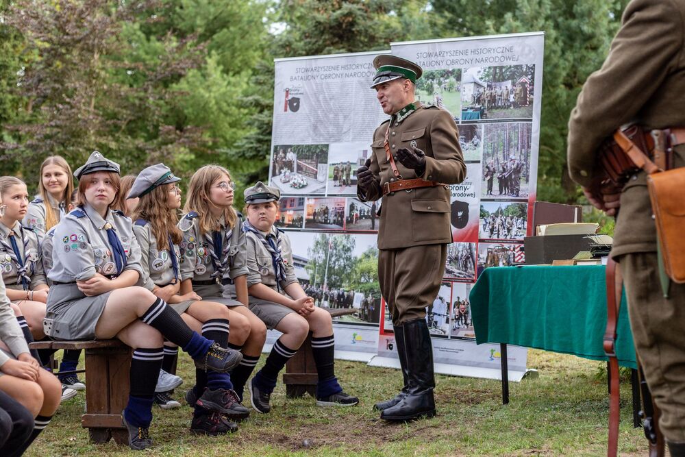 Odsłonięcie muralu poświęconego żołnierzom Straży Granicznej i 74 Górnośląskiego Pułku Piechoty. Fot. Michał Figzał (Stowarzyszenie Historyczne Reduta Częstochowa)