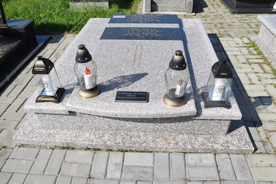 Oznaczenia grobu powstańca śląskiego Pawła Gawlika znakiem pamięci „Tobie Polsko” w Tarnowskich Górach. fot. Danuta Mikoda/IPN