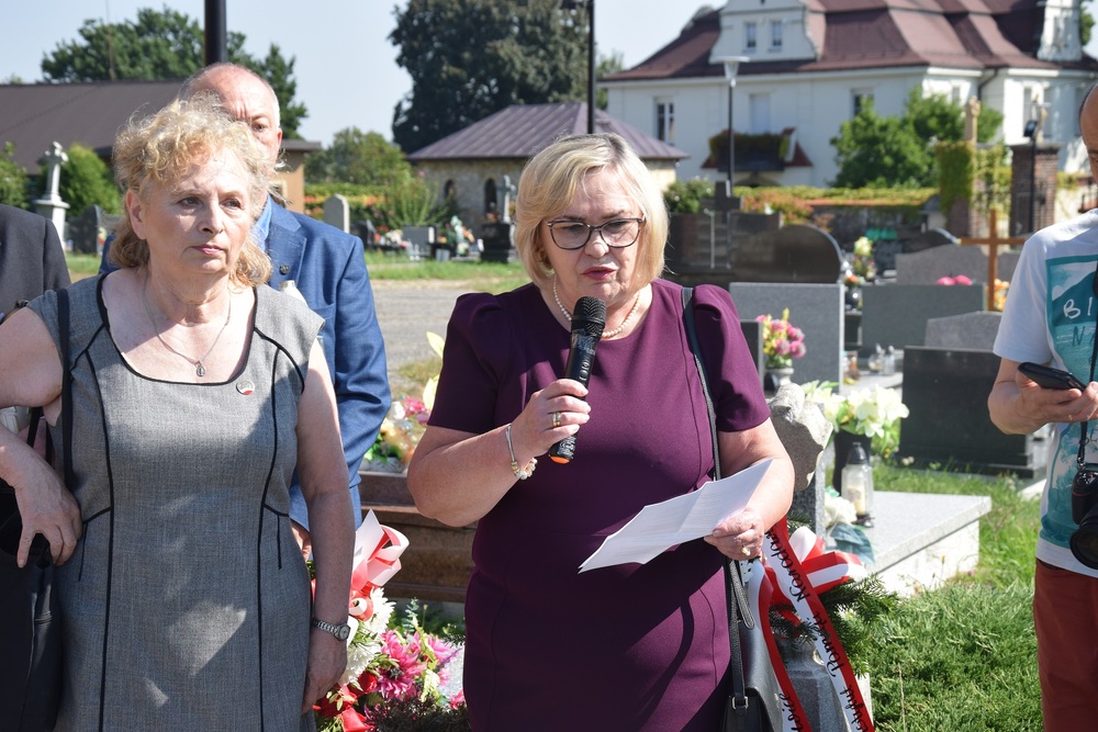 Oznaczenia grobu powstańca śląskiego Pawła Gawlika znakiem pamięci „Tobie Polsko” w Tarnowskich Górach. fot. Danuta Mikoda/IPN