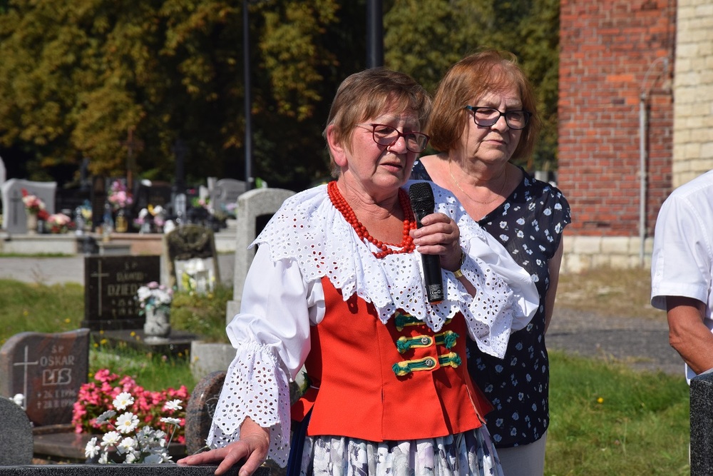Oznaczenia grobu powstańca śląskiego Pawła Gawlika znakiem pamięci „Tobie Polsko” w Tarnowskich Górach. fot. Danuta Mikoda/IPN