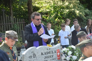 Uroczystość oznaczenia grobu powstańca śląskiego Józefa Kadeli znakiem pamięci „Tobie Polsko” w  Krzeszowie. Fot. Danuta Mikoda/IPN