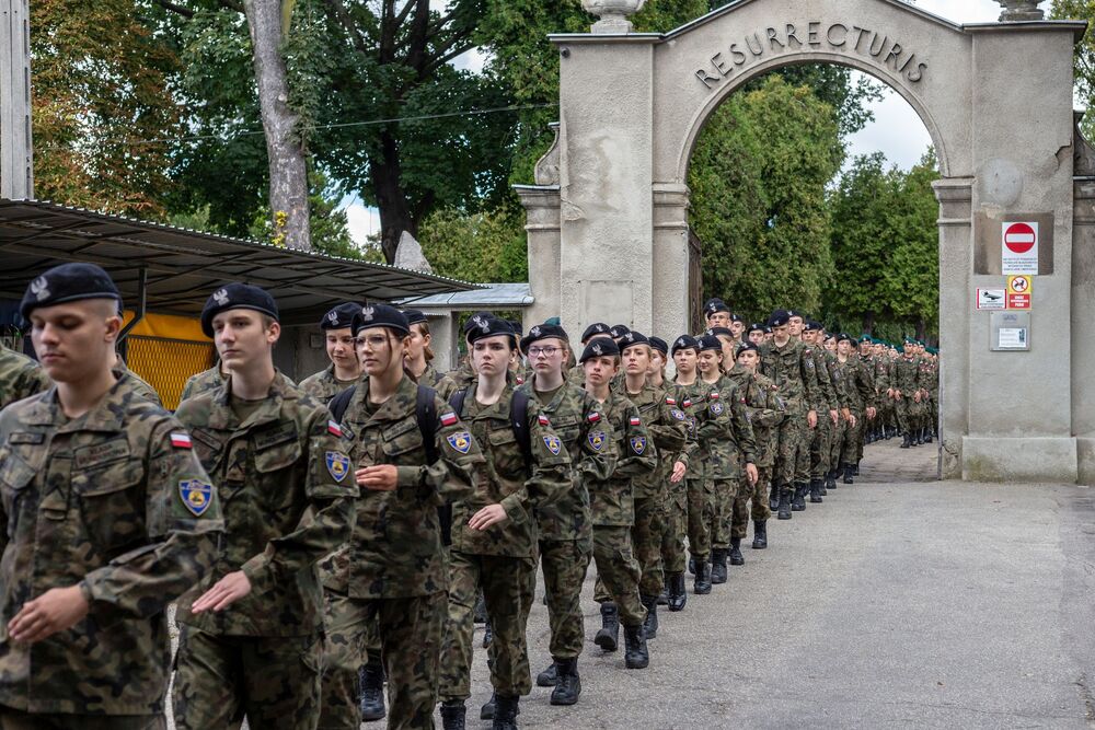Młodzież częstochowskich klas mundurowych podążyła szlakiem 7 Dywizji Piechoty. Fot. Michał Figzał (Stowarzyszenie Historyczne Reduta Częstochowa)
