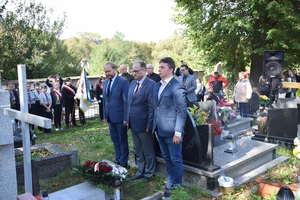 Uroczystość oznaczenia grobu powstańca śląskiego Tadeusza Nogasa znakiem pamięci „Tobie Polsko”.