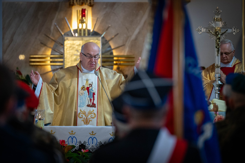 Uroczystość odsłonięcia tablicy upamiętniającej plut. Wiesława Purzyckiego. Fot. Krzysztof Łojko/IPN