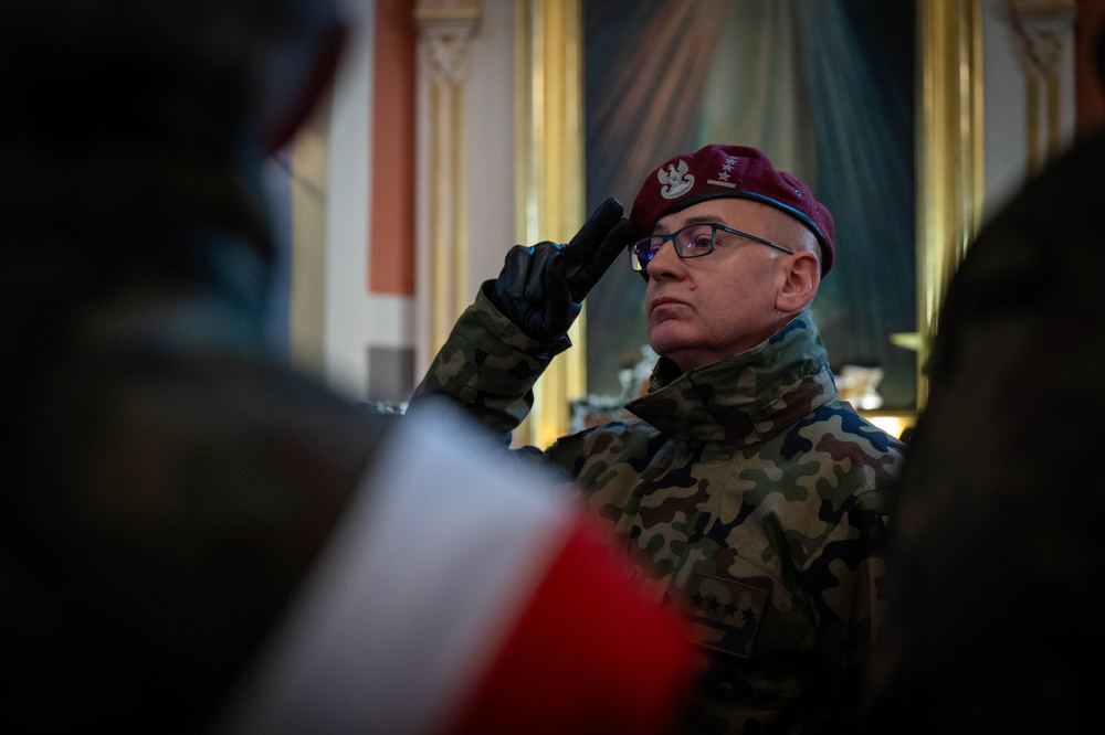 Uroczystość odsłonięcia tablicy upamiętniającej plut. Wiesława Purzyckiego. Fot. Krzysztof Łojko/IPN