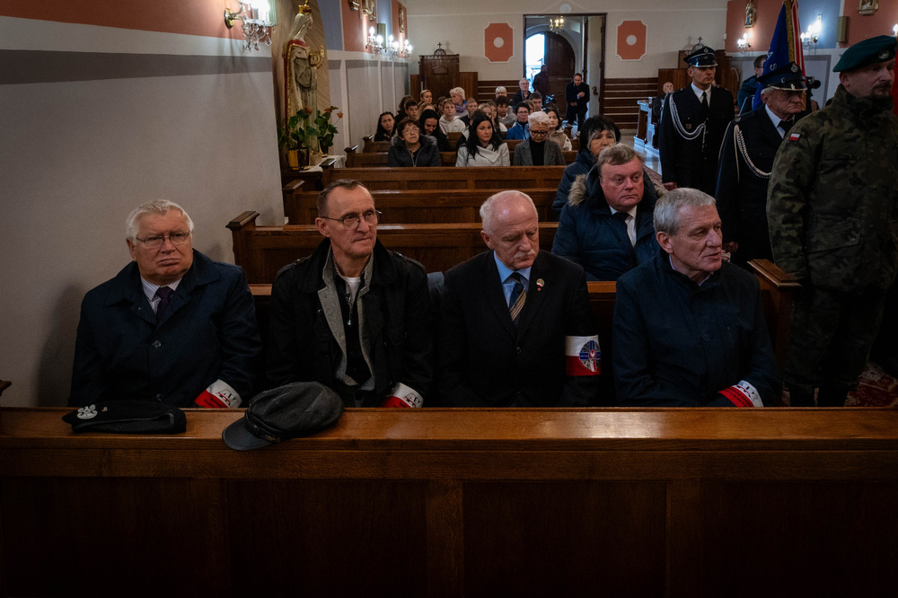 Uroczystość odsłonięcia tablicy upamiętniającej plut. Wiesława Purzyckiego. Fot. Krzysztof Łojko/IPN