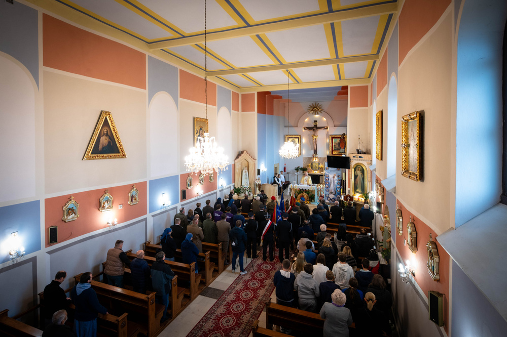 Uroczystość odsłonięcia tablicy upamiętniającej plut. Wiesława Purzyckiego. Fot. Krzysztof Łojko/IPN