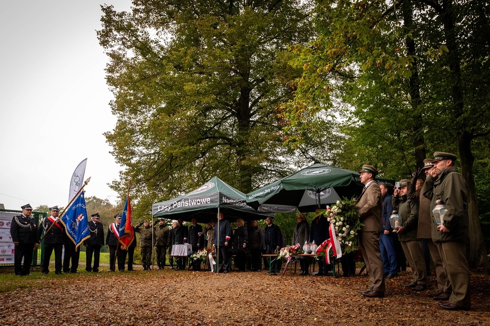 Uroczystość odsłonięcia tablicy upamiętniającej plut. Wiesława Purzyckiego. Fot. Krzysztof Łojko/IPN