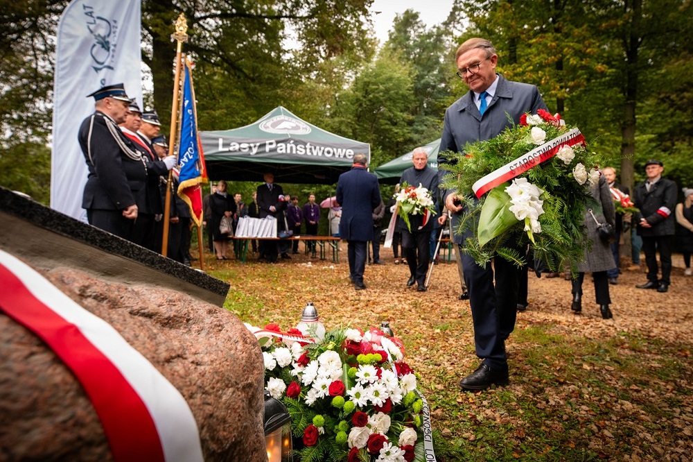 Uroczystość odsłonięcia tablicy upamiętniającej plut. Wiesława Purzyckiego. Fot. Krzysztof Łojko/IPN