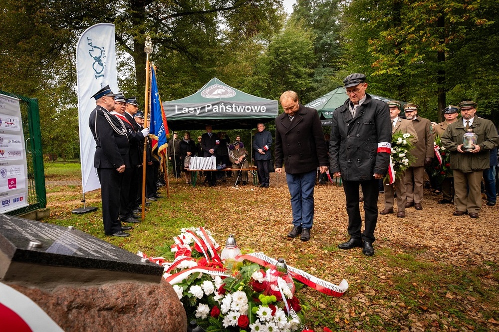 Uroczystość odsłonięcia tablicy upamiętniającej plut. Wiesława Purzyckiego. Fot. Krzysztof Łojko/IPN