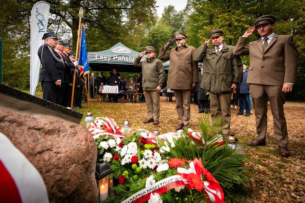 Uroczystość odsłonięcia tablicy upamiętniającej plut. Wiesława Purzyckiego. Fot. Krzysztof Łojko/IPN