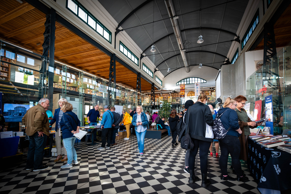 Wydawnictwo IPN na IX Targach Śląskiej Książki. Fot. Krzysztof Łojko/IPN