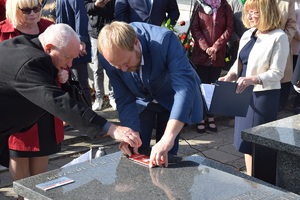 Uroczystość oznaczenia znakiem pamięci „Tobie Polsko” grobów powstańców śląskich w Czeladzi. Fot. Danuta Mikoda/IPN