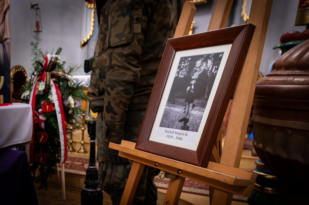 Pogrzeb śp. Rudolfa Mojeścika, żołnierza Narodowych Sił Zbrojnych – Górki Wielkie, 17 października 2023. Fot.: IPN K. Łojko