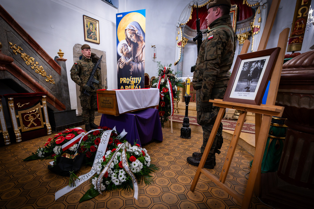 Pogrzeb śp. Rudolfa Mojeścika, żołnierza Narodowych Sił Zbrojnych – Górki Wielkie, 17 października 2023. Fot.: IPN K. Łojko