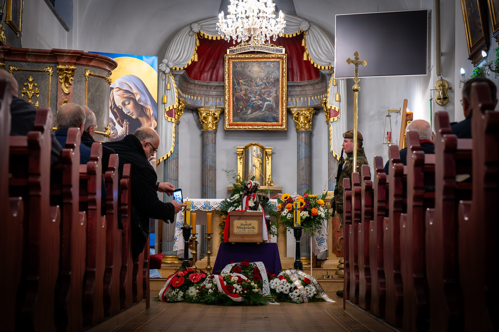 Pogrzeb śp. Rudolfa Mojeścika, żołnierza Narodowych Sił Zbrojnych – Górki Wielkie, 17 października 2023. Fot.: IPN K. Łojko