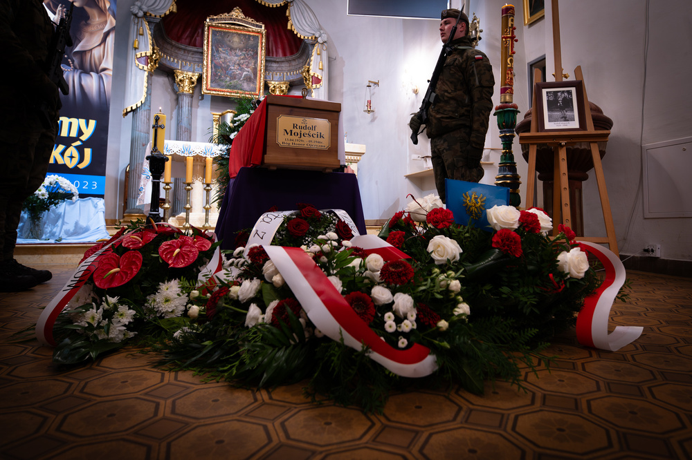 Pogrzeb śp. Rudolfa Mojeścika, żołnierza Narodowych Sił Zbrojnych – Górki Wielkie, 17 października 2023. Fot.: IPN K. Łojko