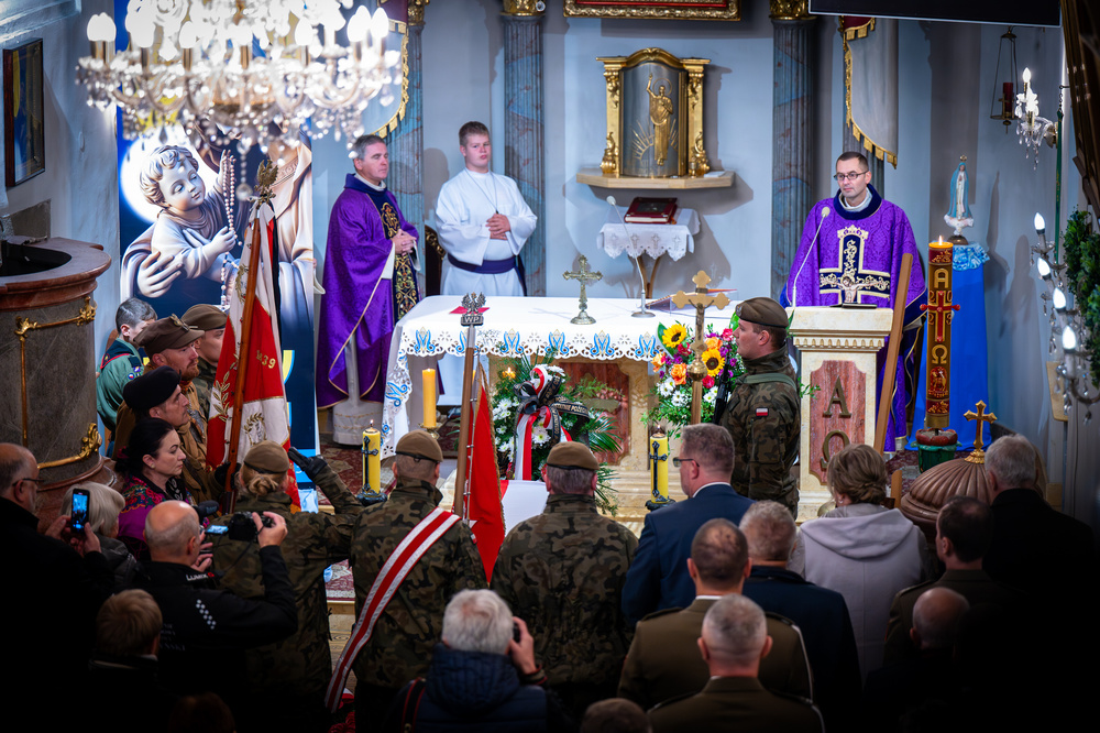 Pogrzeb śp. Rudolfa Mojeścika, żołnierza Narodowych Sił Zbrojnych – Górki Wielkie, 17 października 2023. Fot.: IPN K. Łojko