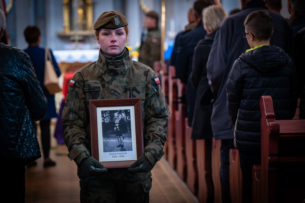 Pogrzeb śp. Rudolfa Mojeścika, żołnierza Narodowych Sił Zbrojnych – Górki Wielkie, 17 października 2023. Fot.: IPN K. Łojko
