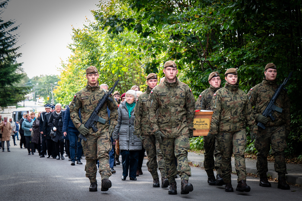 Pogrzeb śp. Rudolfa Mojeścika, żołnierza Narodowych Sił Zbrojnych – Górki Wielkie, 17 października 2023. Fot.: IPN K. Łojko