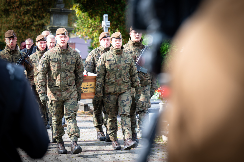 Pogrzeb śp. Rudolfa Mojeścika, żołnierza Narodowych Sił Zbrojnych – Górki Wielkie, 17 października 2023. Fot.: IPN K. Łojko