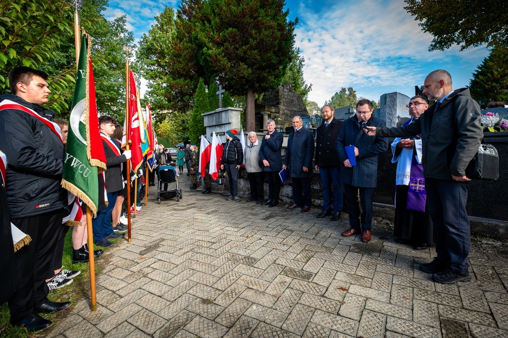 Uroczystość oznaczenia grobu powstańca śląskiego Tadeusza Jänicha znakiem pamięci „Tobie Polsko“. Fot.: IPN K. Łojko
