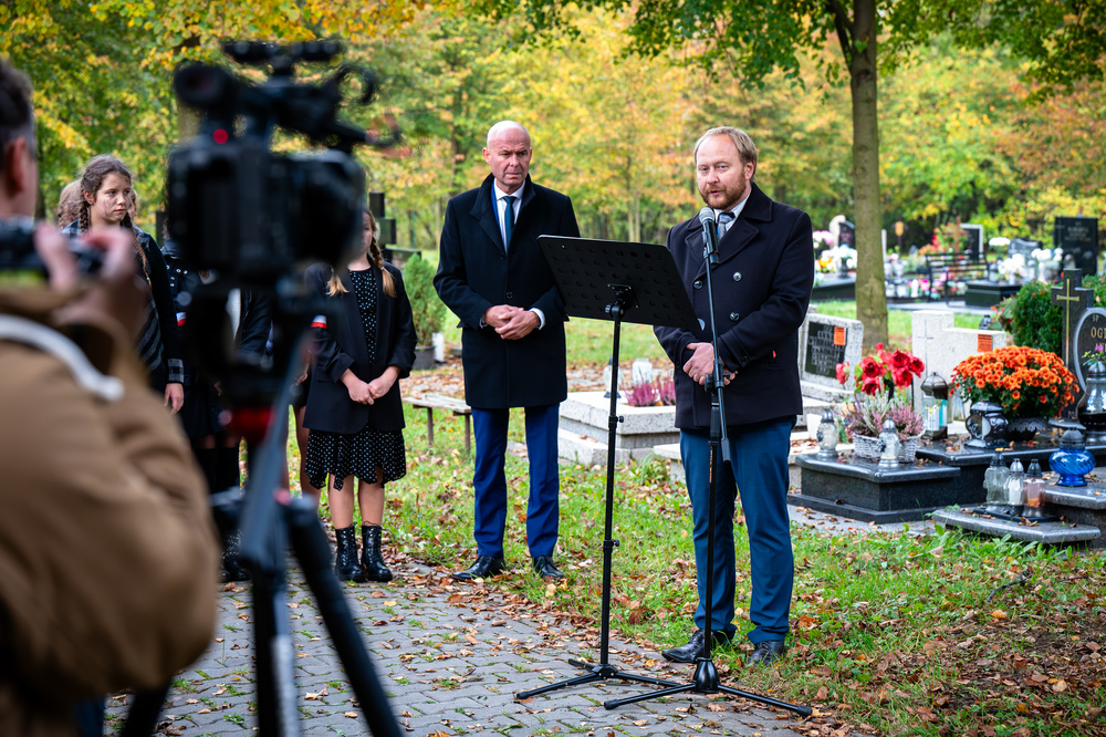 Uroczystość oznaczenia grobu powstańca śląskiego znakiem pamięci „Tobie Polsko” – Piasek, 24 października 2023. Fot.: IPN K. Łojko