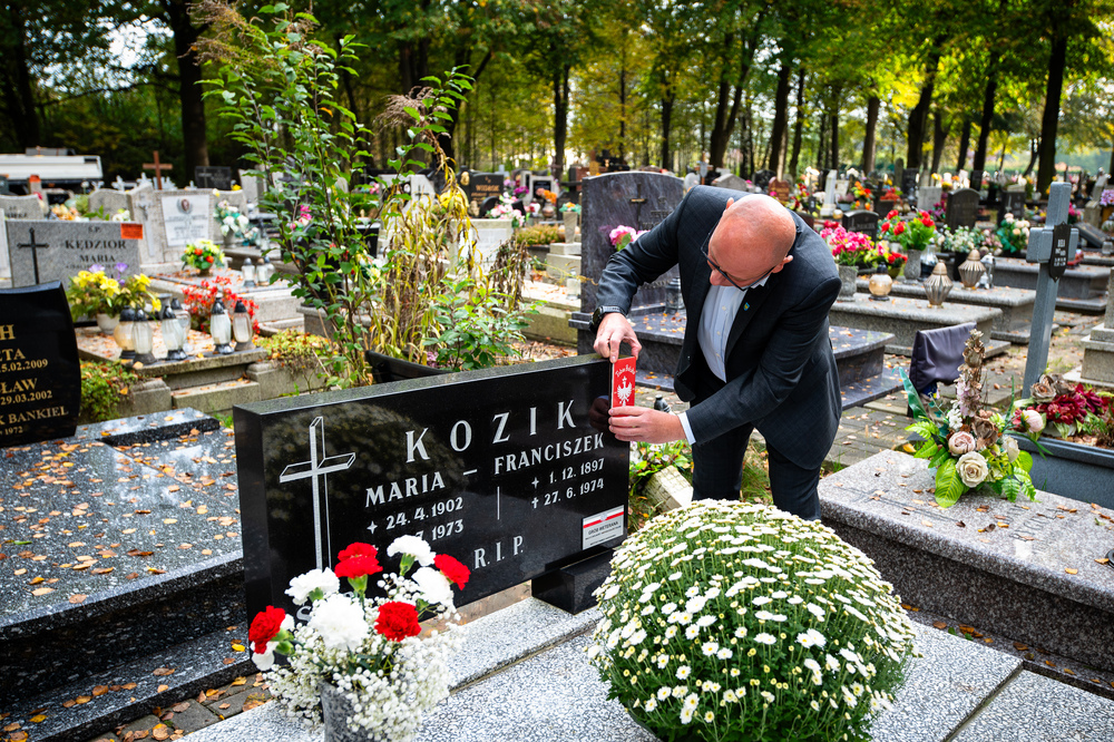 Uroczystość oznaczenia grobu powstańca śląskiego znakiem pamięci „Tobie Polsko” – Piasek, 24 października 2023. Fot.: IPN K. Łojko