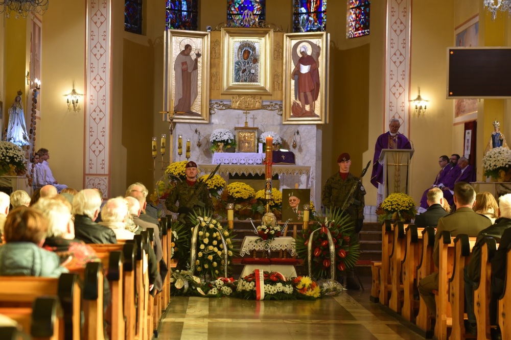 Pogrzeb ppłk. Władysława Foksy, żołnierz zgrupowania Narodowych Sił Zbrojnych. Fot. Monika Kobylańska/IPN