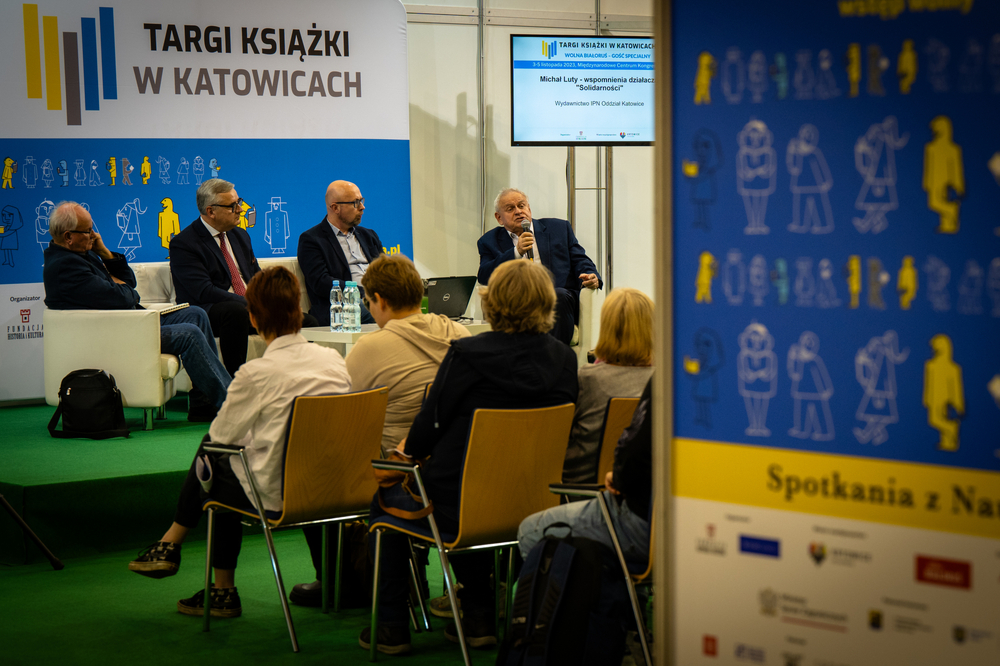 Promocja książki Michała Lutego „Dziesięć lat w Śląsko-Dąbrowskiej »Solidarności«. Wspomnienia z lat 1980–1990“. Fot. Krzysztof Łojko/IPN