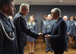Dr Andrzej Sznajder, dyrektor katowickiego IPN uhonorowany brązową odznaką „Za zasługi dla więziennictwa”. Fot. Justyna Siedlecka/OISW