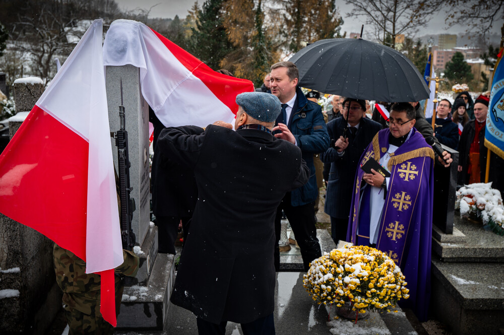 Odsłonięcie grobu powstańca styczniowego ppor. Jakuba Śliża – Żywiec, 25 listopada 2023. Fot.: IPN K. Łojko