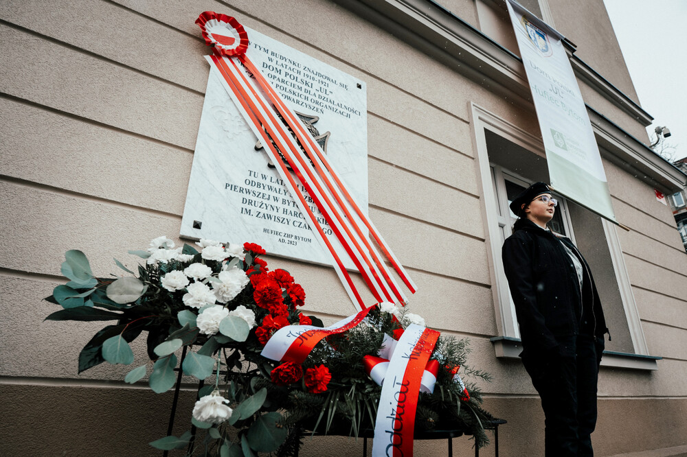 Odsłonięcie tablicy upamiętniającej bytomski dom „Ul“ – Bytom, 1 grudnia 2023. Fot.: IPN K. Łojko