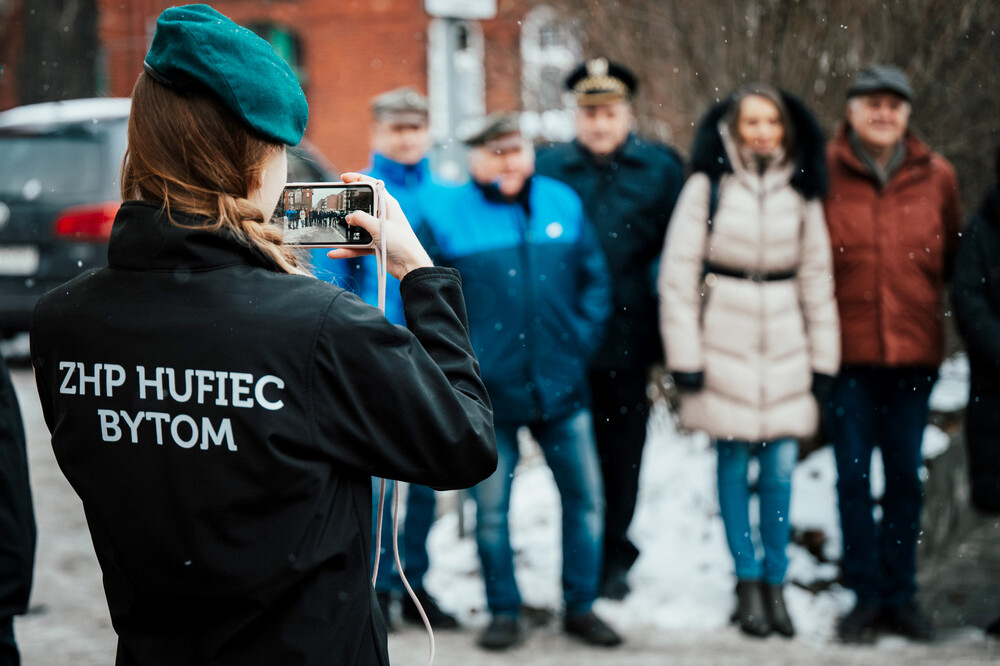 Odsłonięcie tablicy upamiętniającej bytomski dom „Ul“ – Bytom, 1 grudnia 2023. Fot.: IPN K. Łojko